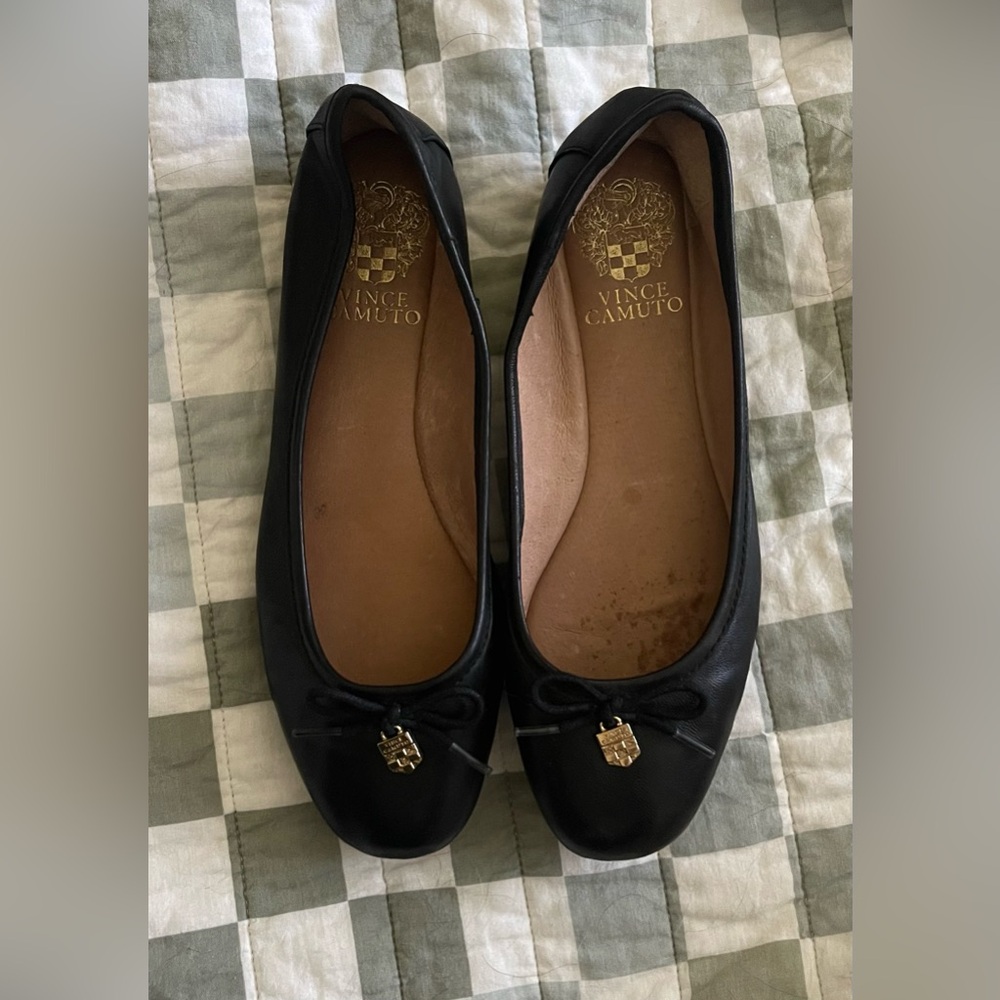 Vince Camuto Black Patten Leather Flats - WOMENS SIZE 6.5 - Picture 1 of 4